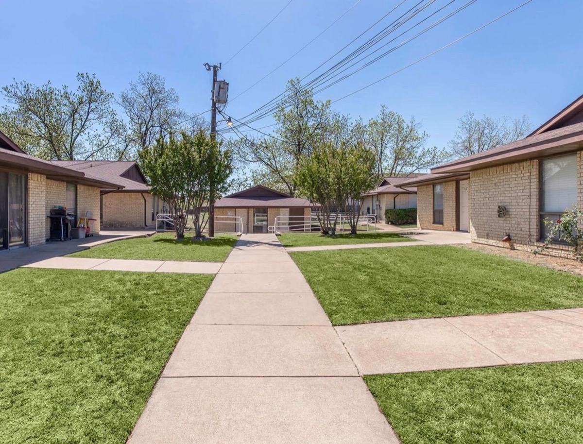 Town Creek Village courtyard